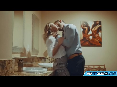 ❤️ Quando una bionda formosa ti seduce in un bagno pubblico ☑ Porno russo al it.milfnut-net.ru